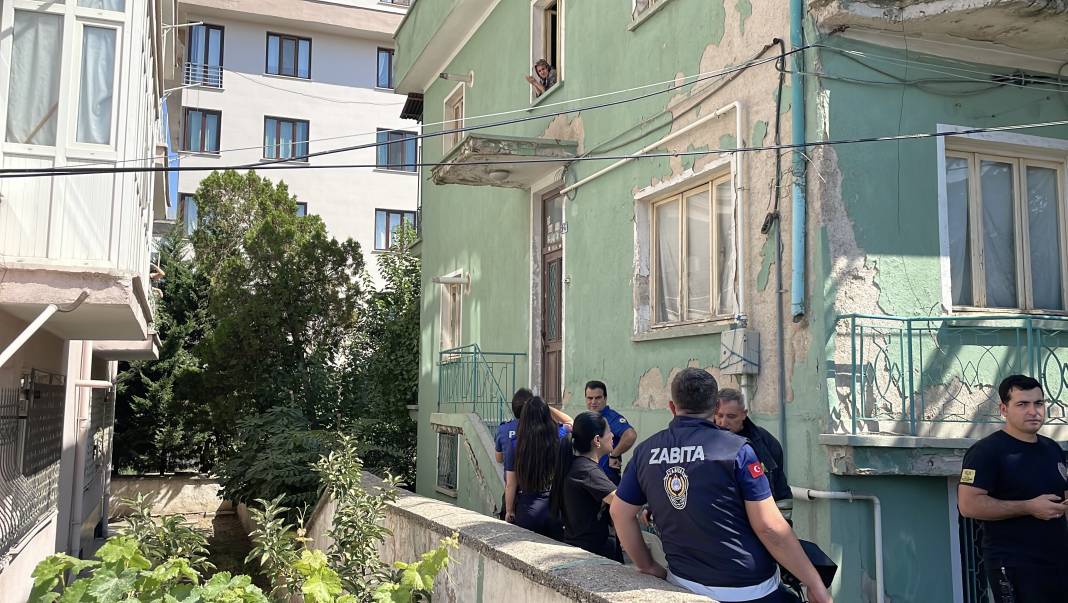 Konya’da yaşlı kadının yalnız yaşadığı evde kötü koku paniği! 4